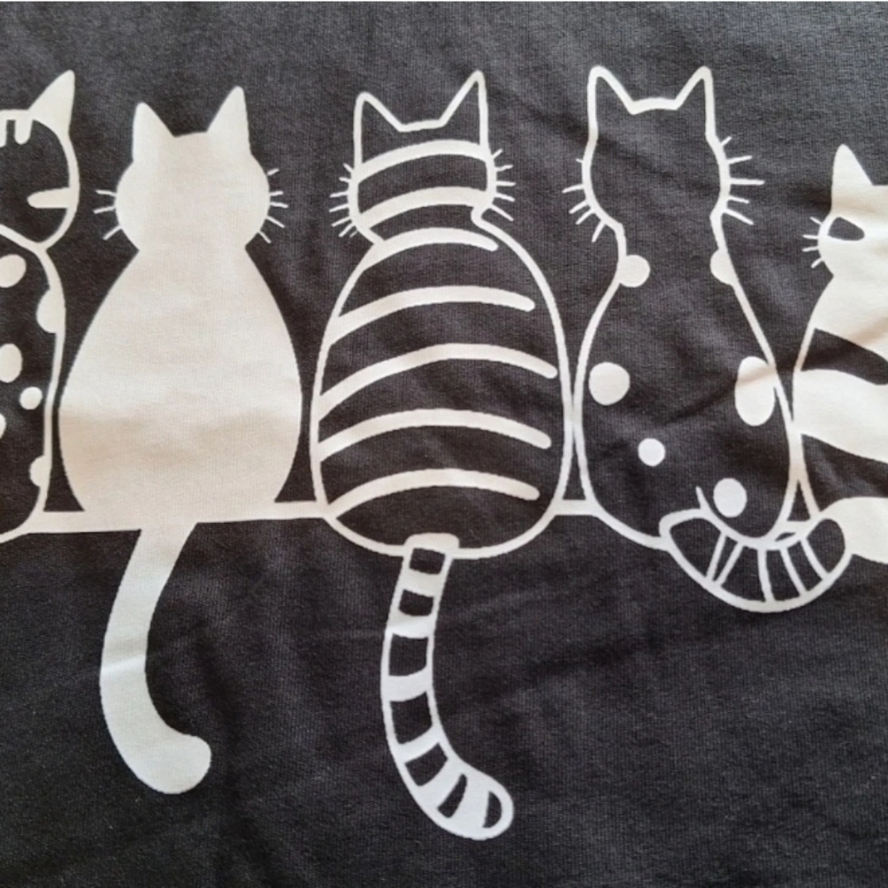 Black and White cats on women's cotton rich 2XL Cat Lover Graphic Tee, 5 cats - Picture 3 of 6